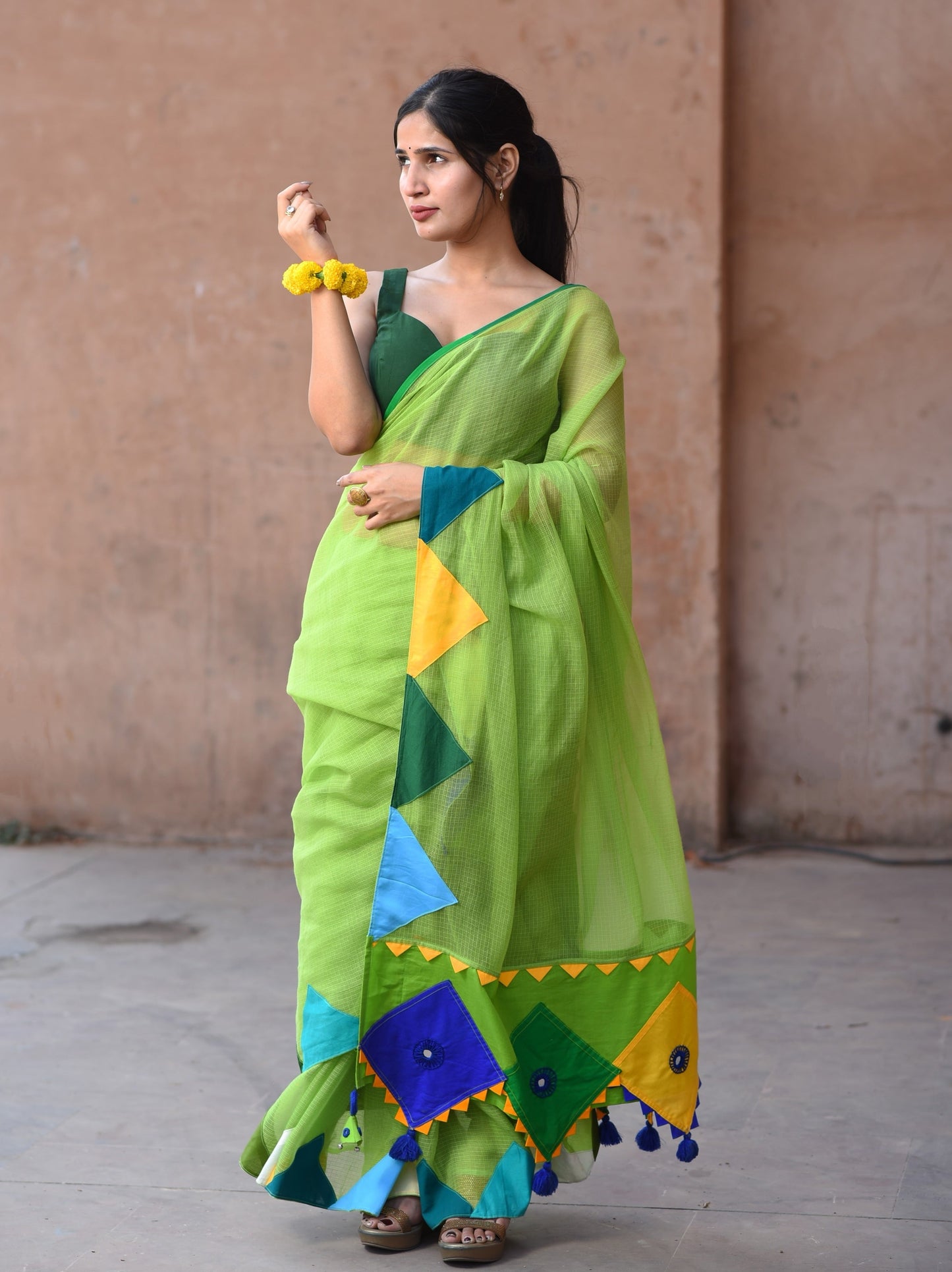 अंगूरी Saree