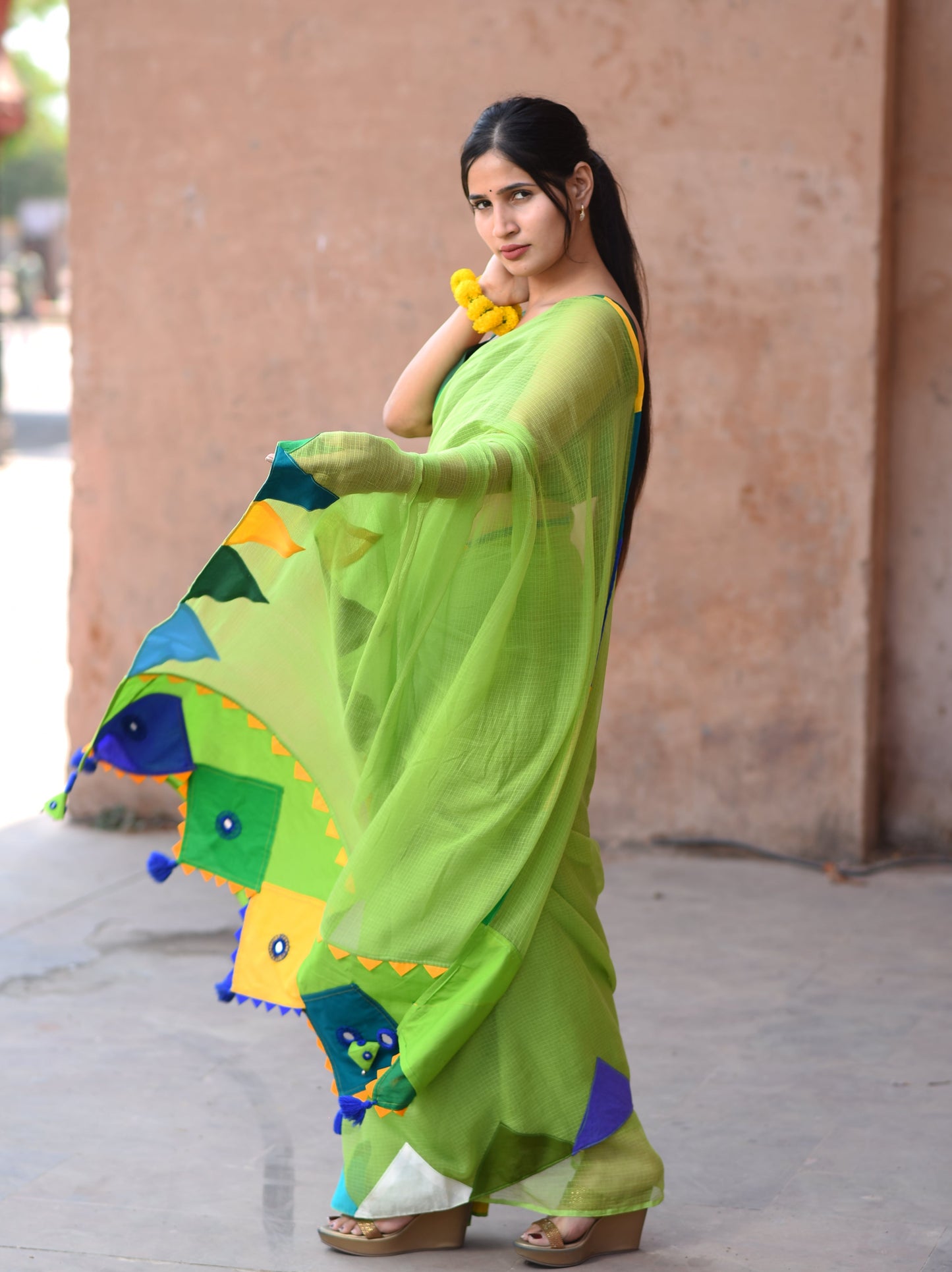 अंगूरी Saree