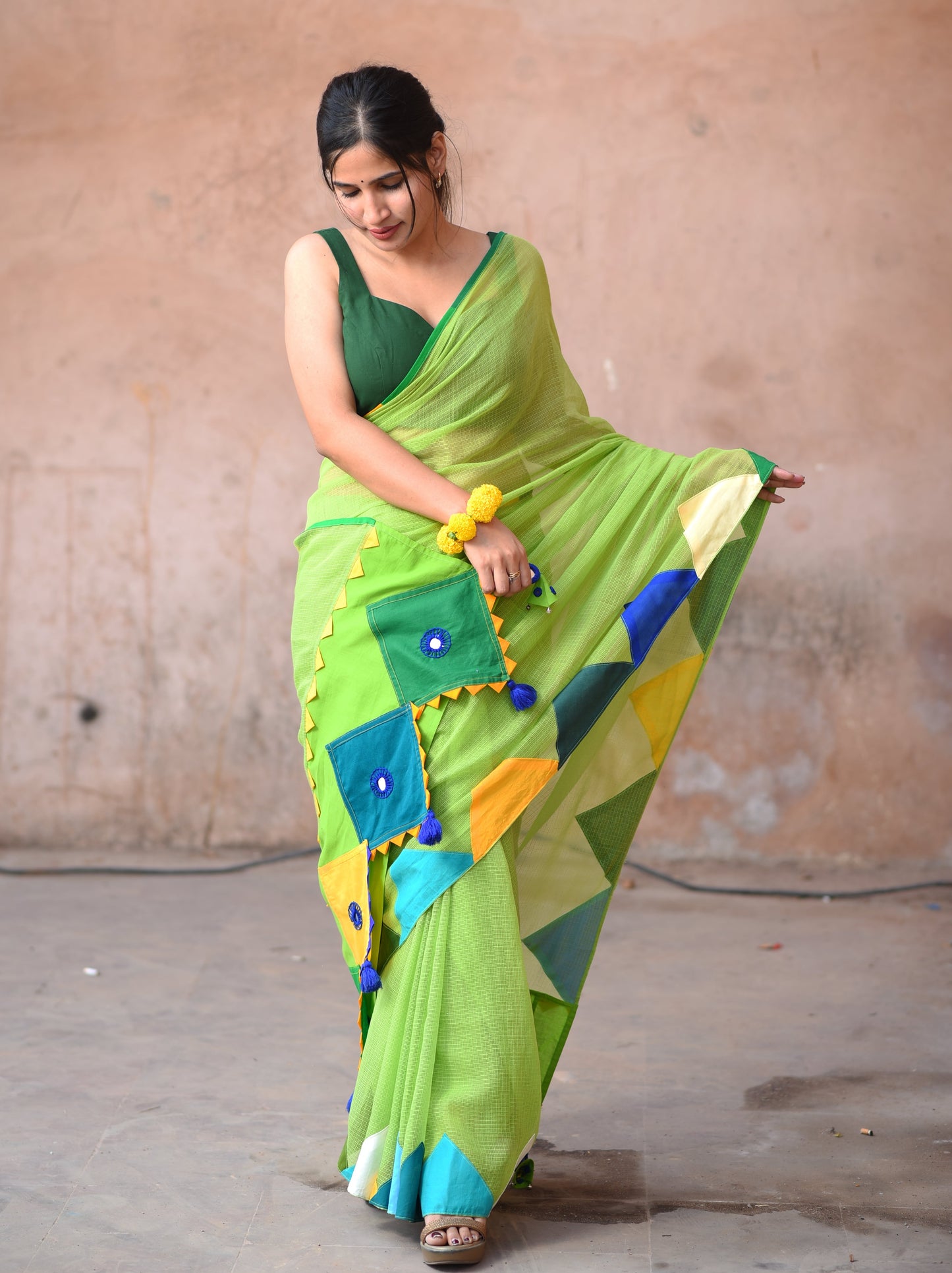 अंगूरी Saree