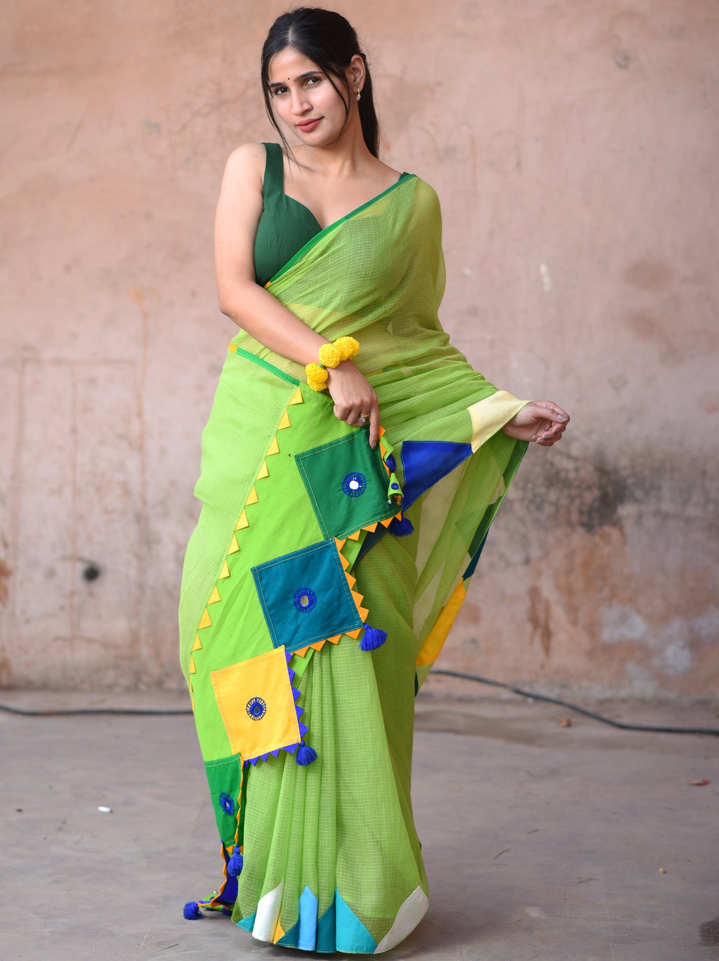 अंगूरी Saree