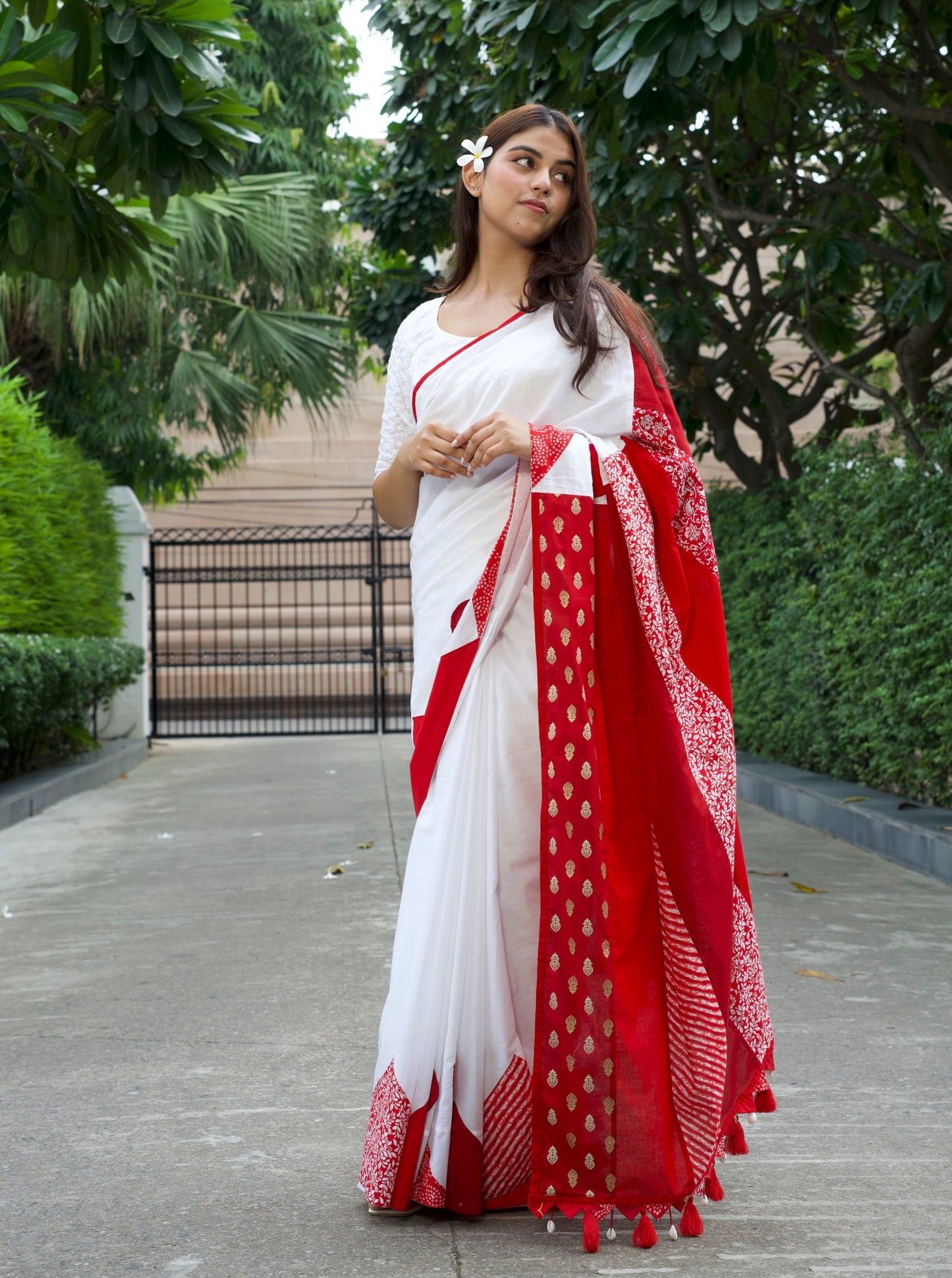 अतरंगी Saree - Red Elegance