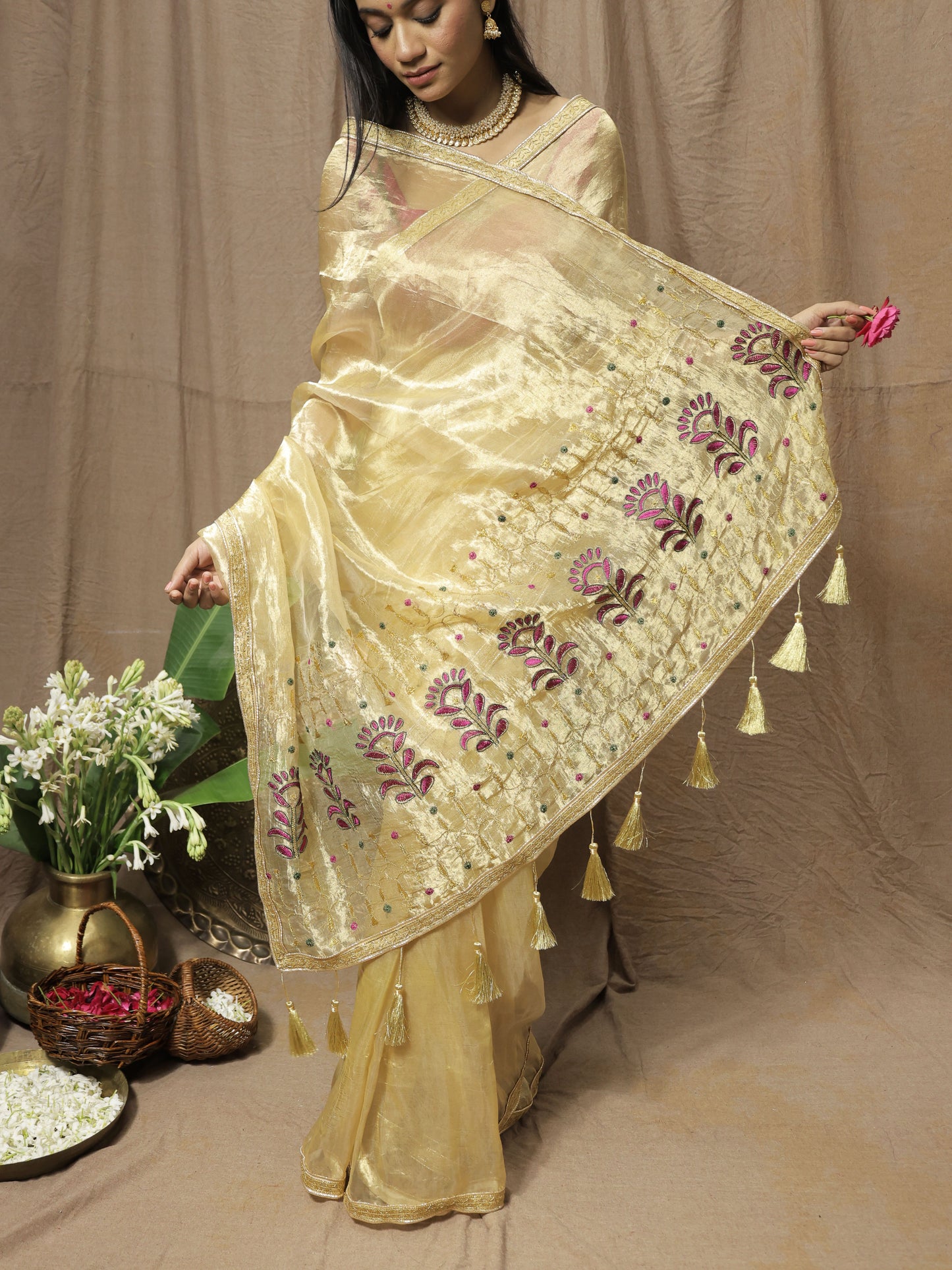 Sunehri Saree